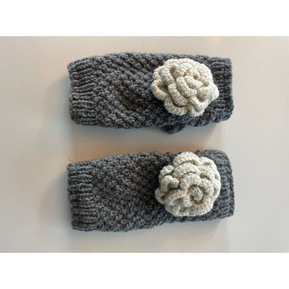 Trimdin‎ 100% Wool fingerless gloves Handout In Nepal Gray Cozy Gloves W/ Flower